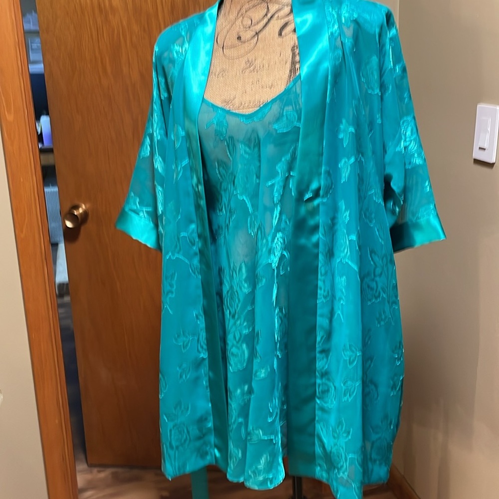 NWOT California Dynasty Green Night Gown and Robe Size Medium